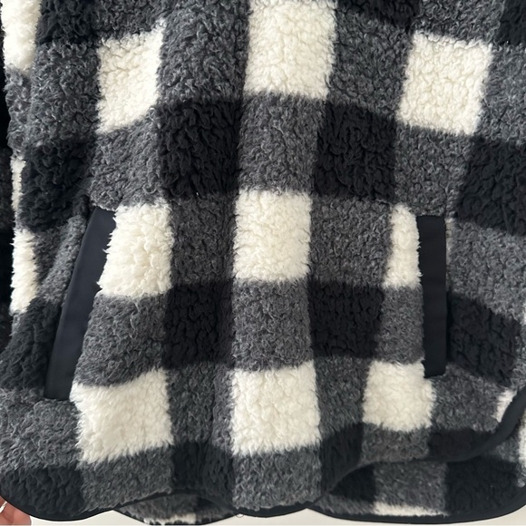 Abercrombie & Fitch The Essential A&F Sherpa Fleece Black White Buffalo Plaid S - Picture 14 of 16
